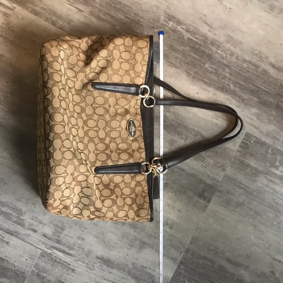 Coach Signature Bag - Picture 14 of 16